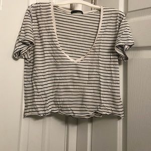 BRANDY MELVILLE CROPPED TEE